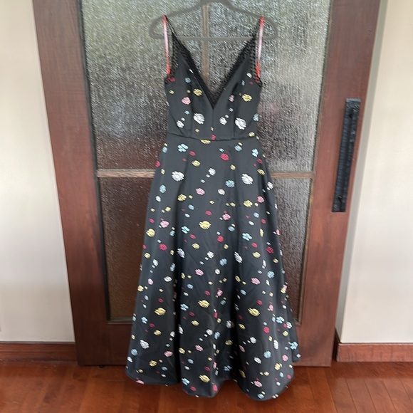 MONIQUE LHUILLIER
Floral A Line Ball Gown size 8 - Picture 4 of 11